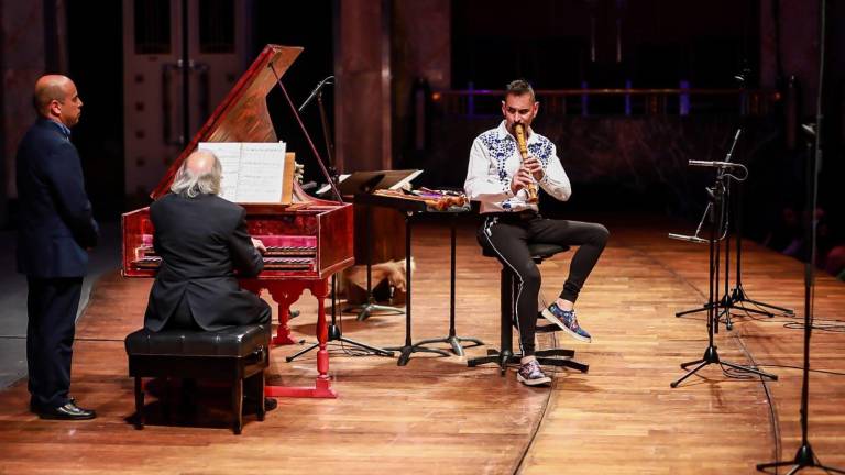 El famoso flautista Horacio Franco celebra 45 años de trayectoria en Bellas Artes.