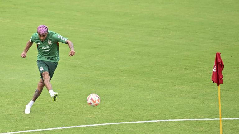 Julián Araujo está de momento concentrado con el Tri.