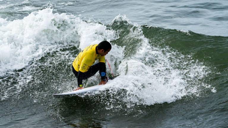 Sinaloense Martín ‘Shutama’ Díaz clasifica a la final del Mundial ISA de Para Surfing
