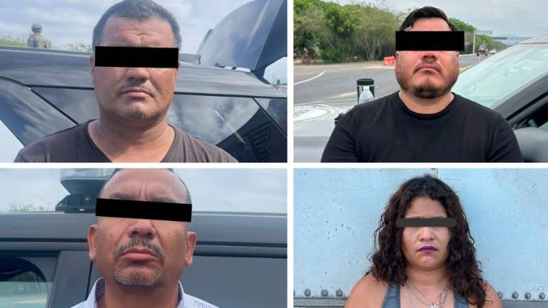 Agentes federales detuvieron a cuatro personas tras el aseguramiento de 60 kilos de cocaína hallado en un camión en Colima.