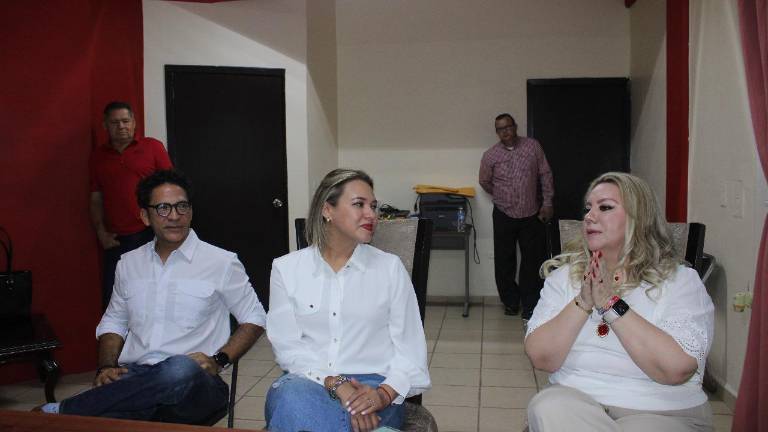 La dirigente de la CNOP Erika Sánchez estuvo acompañada por Juan Alfonso Mejía.