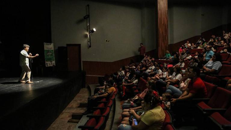 Juan Carlos Nava presenta los cuentos “La fuerza de la gacela”.