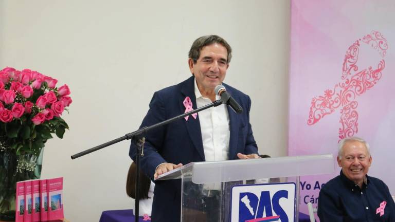 El dirigente del Partido Sinaloense, Héctor Melesio Cuén Ojeda, en un evento dentro del partido.