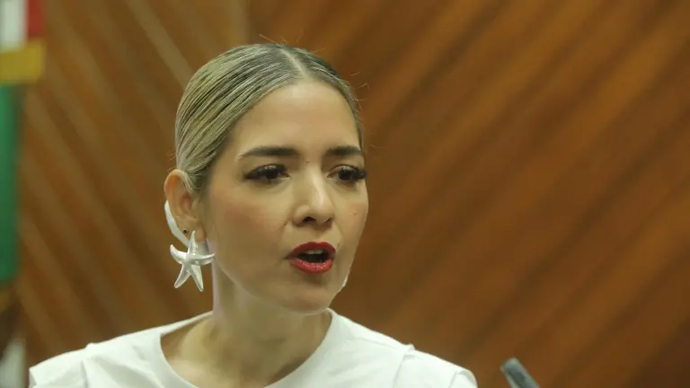 La Alcaldesa Estrella Palacios Domínguez informó que Protección Civil monitorea las condiciones del oleaje y las afectaciones en el municipio.