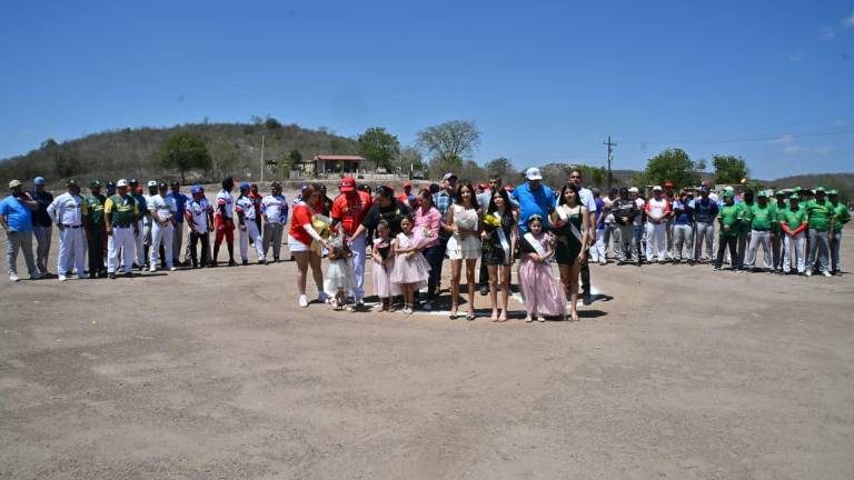 En el campo de beisbol de Palmillas del Conchi, se vivió una jornada de convivencia con la inauguración de la Liga Campesina Centro.