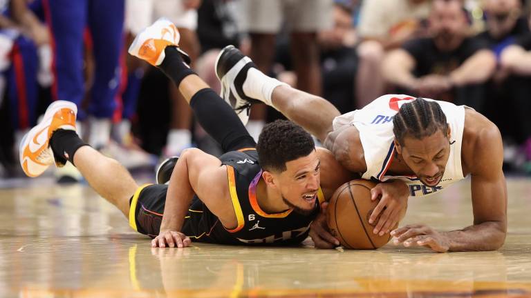 La garra de Westbrook, los puntos de Kawhi: Clippers festeja en Phoenix