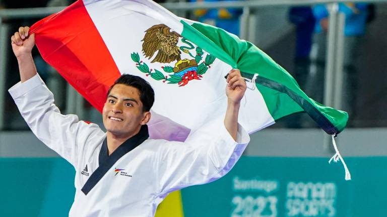 William de Jesús Arroyo celebra su título panamericano.