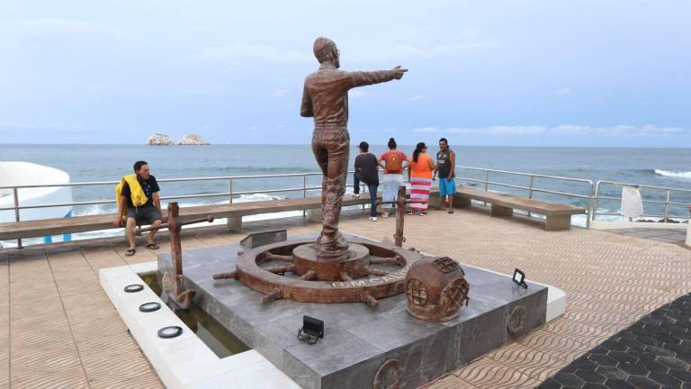En Mazatlán, hasta los monumentos son por adjudicación directa; el de Jacques Cousteau costó $1.6 millones