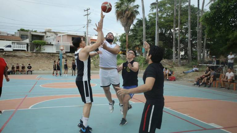 El evento deportivo benéfico se desarrolló en la cancha de Ciudades Hermanas.