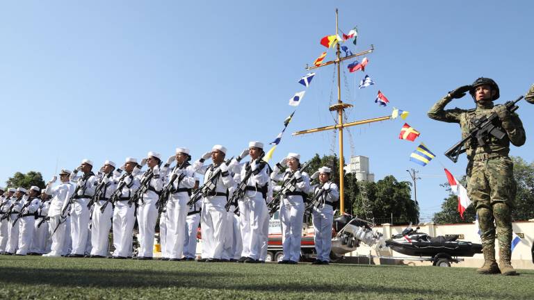 En la explanada de la Cuarta Región Naval, Mazatlán fue sede de la conmemoración por los 200 años de la consolidación de la independencia en la mar y el Día de la Armada de México.