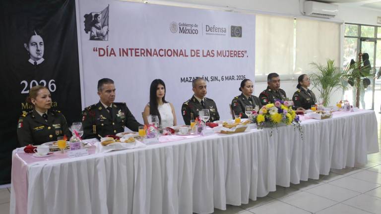 En la Tercera Región Militar en Mazatlán reconocen la contribución de las mujeres en las Fuerzas Armadas.
