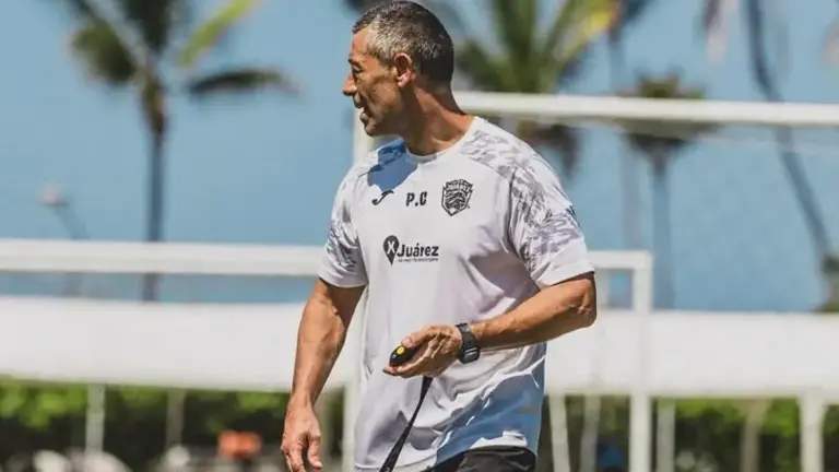 Caixinha es el segundo técnico que sale en este torneo.