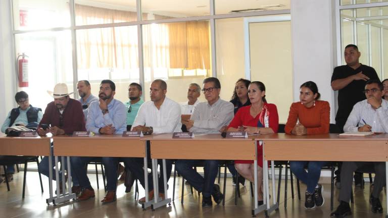En la reunión estuvieron presentes diputados, pescadores de la región y los alcaldes de Escuinapa y Acaponeta.