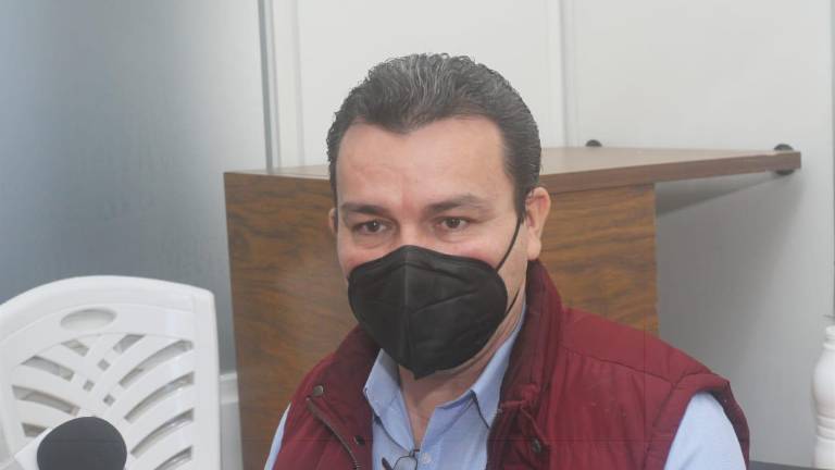 Regidor Roberto Rodríguez, de Morena, cuestiona el gasto en viajes del Gobierno Municipal.