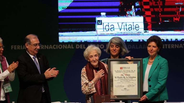 La escritora Ida Vitale ganó el premio FIL en 2018.