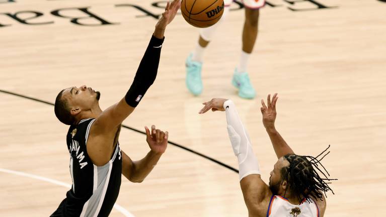 Knicks vencen a Spurs.
