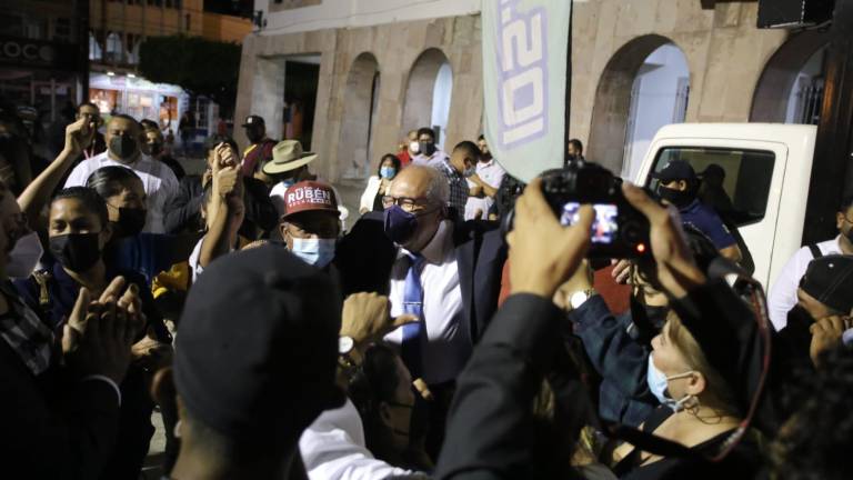 Los vítores del gremio sindical al Alcalde.