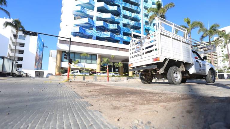 Ya no existen los topes peatonales elevados en la Camarón Sábalo que habían sido autorizados por el hoy ex Alcalde Luis Guillermo Benítez Torres.