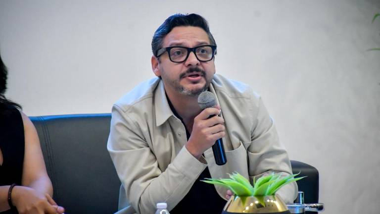 Adrián López Ortiz subrayó que no se trata de una simple “narcoguerra”, sino de una mafia fracturada que disputa territorios, mercados, narrativas y espacios de poder político, con impactos directos en la vida pública.