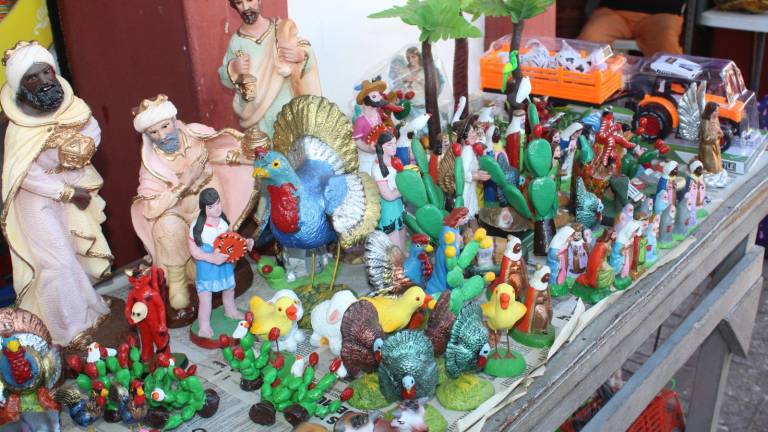 En el Centro de Rosario todavía se venden figuras de nacimientos hechas de barro.