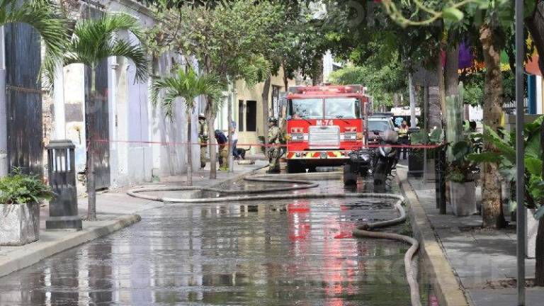 Bomberos realizaron maniobras controladas para liberar el gas y evitar una explosión en el Centro Histórico.
