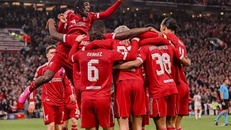 Liverpool se dio un festín en Anfield para clasificar a los cuartos de final del torneo.