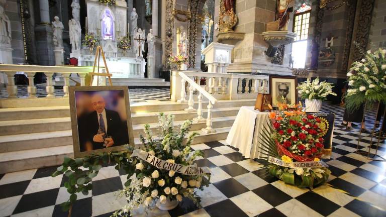 Las cenizas de don Mario Arturo Huerta Sánchez fueron llevadas a Catedral, en donde se ofició una misa en su honor.