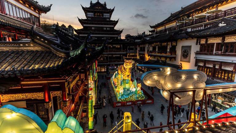 China celebra el Año Nuevo Lunar a las puertas de los templos cerrados