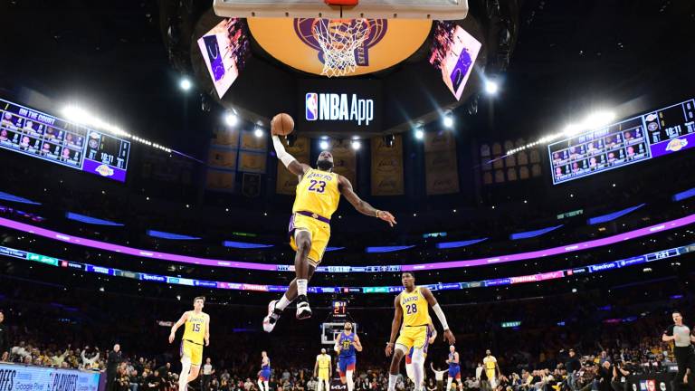 Ni siquiera LeBron James con sus 26 puntos pudo evitar la derrota de Lakers.