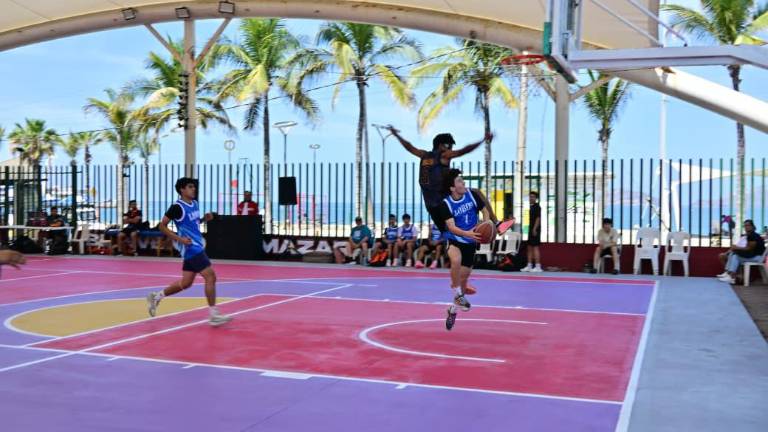 La Copa Semana Santa de Baloncesto 5x5 Mazaranch BSKT arrancó con triunfos destacados.
