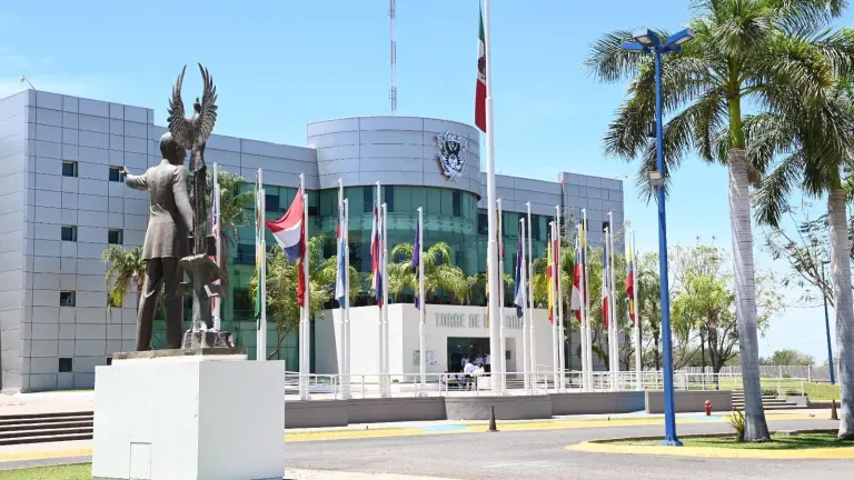Señala Iniciativa Sinaloa falta de supervisión externa, transparencia y controles internos en la Universidad Autónoma de Sinaloa.