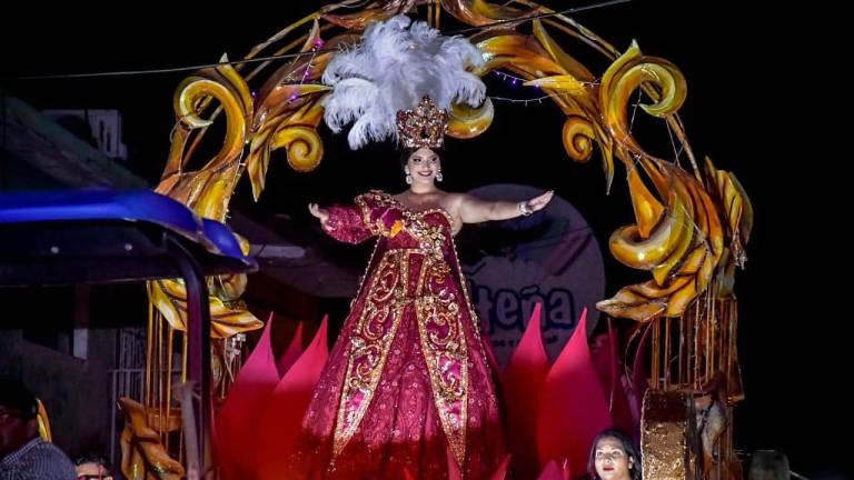 Realizan desfile de Reinas del Carnaval de Villa Unión, Mazatlán