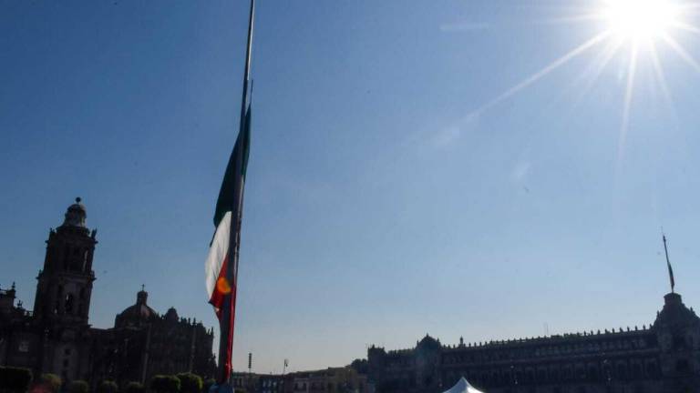 EU y Canadá se solidarizan con México por tragedia en Metro; Bandera ondea a media asta