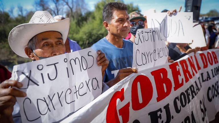 Ciudadanos acudieron al acto para hacer visibles sus peticiones.