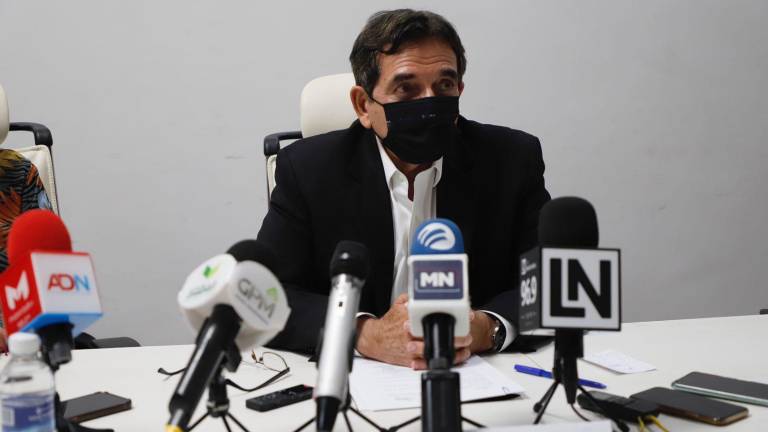 El Secretario de Salud invitó a la población a vacunarse en las brigadas.