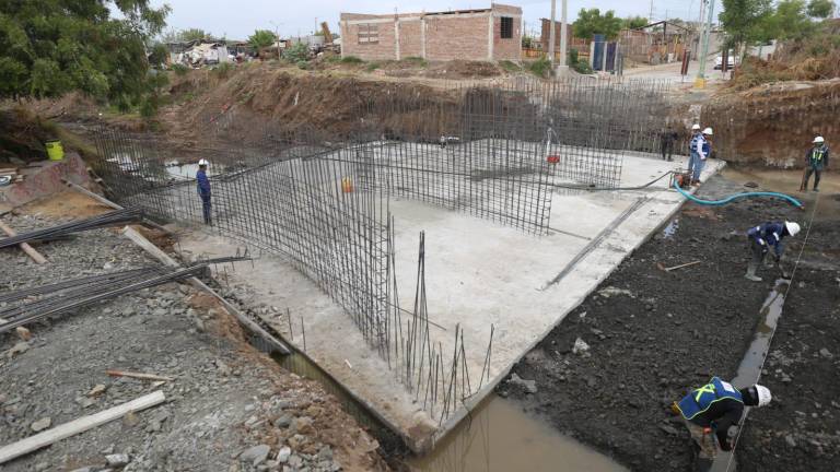 Fueron detenidos los trabajos de desviación de un canal para construir un fraccionamiento privado a un lado de la Colonia Ampliación Villa Verde.