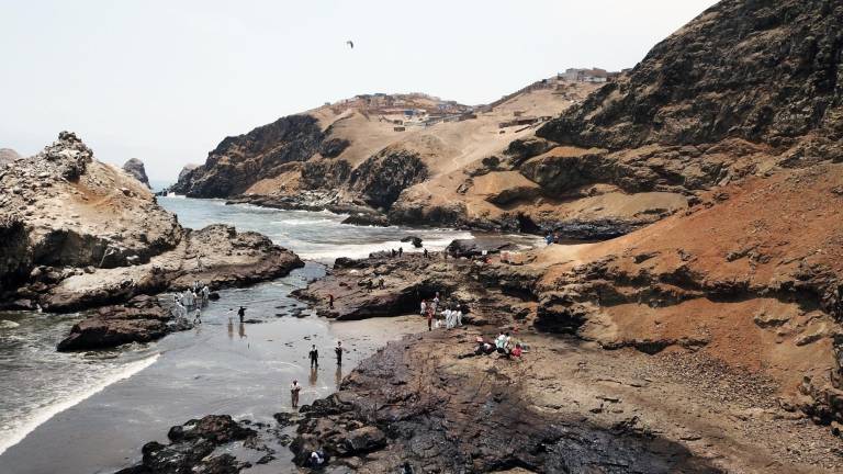 Contaminación de playas en Perú.