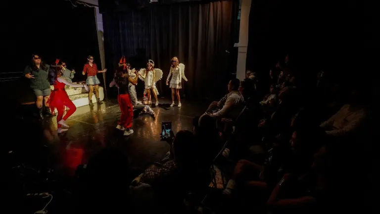 Catorce jóvenes actores, con edades de entre 4 y 12 años, dieron vida a esta obra.