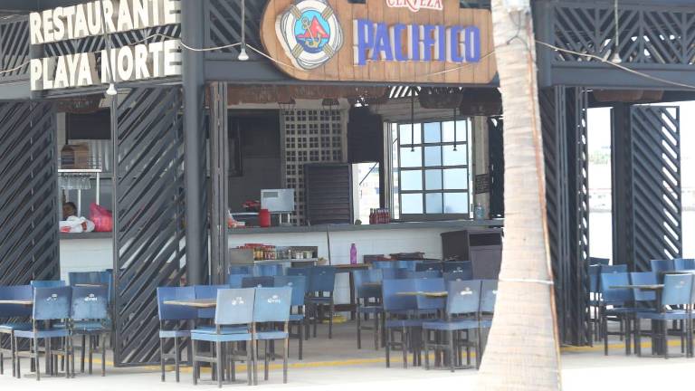 Los restaurantes lucen sin comensales en algunas zonas.