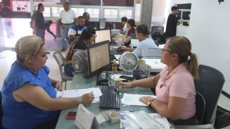 Contribuyentes aprovechan descuentos y elevan trámites en Recaudación de Rentas de Mazatlán.