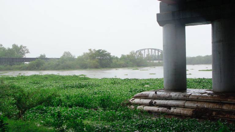 Cierran paso de Presa Derivadora en Humaya; lluvias por ‘Nora’ aumentan el nivel del agua