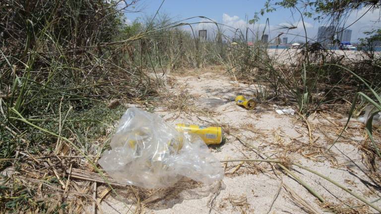 Contaminación en la Isla Venados en Mazatlán.