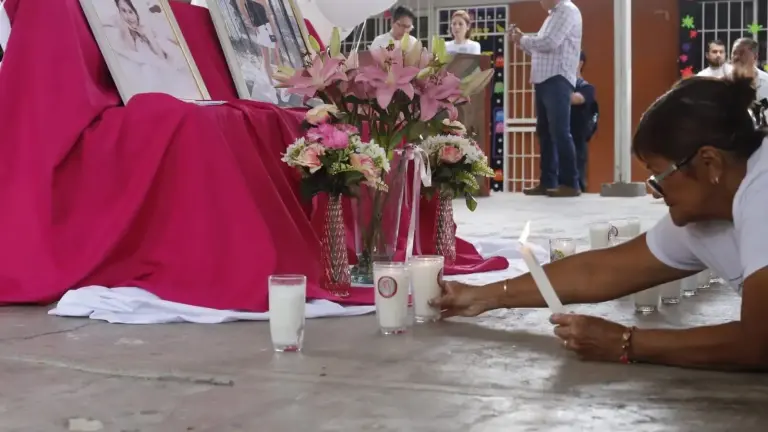 Homenaje en una primaria en honor a las niñas Alexa y Leidy, asesinadas en Badiraguato.