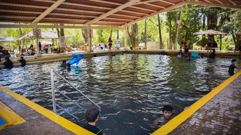 Las albercas termales de Imala son de los principales atractivos turísticos de la cabecera de la sindicatura.