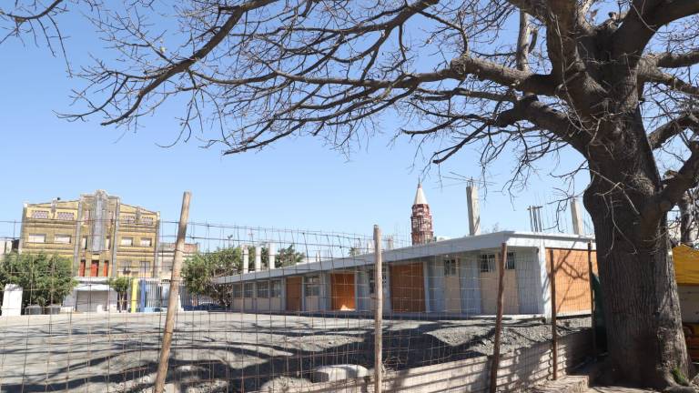 Padres de familia y maestros piden que se acelere la construcción de la Escuela Primaria Sixto Osuna de Villa Unión.