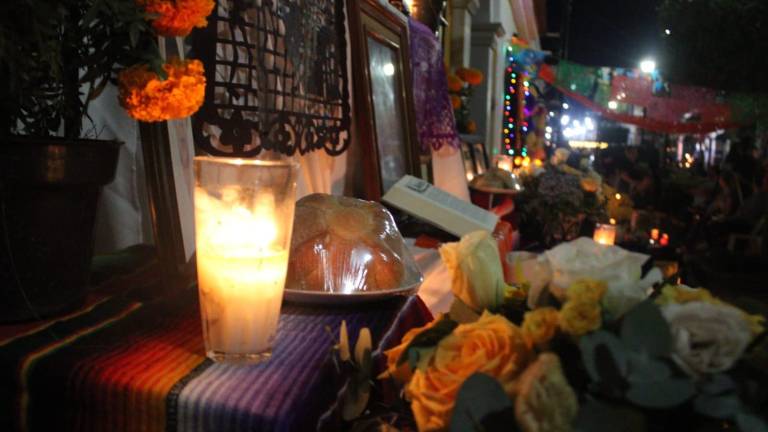 El Callejón 22 de diciembre, en Rosario, realiza su tradicional velada de altares de muertos