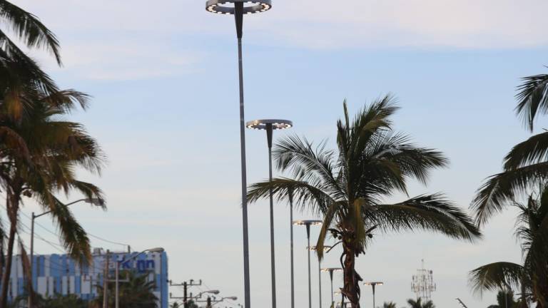 Gobierno de Mazatlán adjudica de manera directa compra de luminarias por $400.8 millones