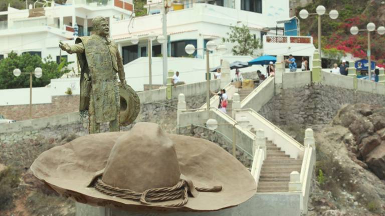 En el lugar conocido como mirador del corazón ahora se encuentra la estatua del cantautor guanajuatense José Alfredo Jiménez, creador del “Corrido de Mazatlán”.