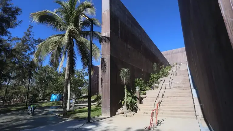 La Alcaldesa de Mazatlán Estrella Palacios Domínguez confirmó que hay adeudos del Gran Acuario con el Ayuntamiento.