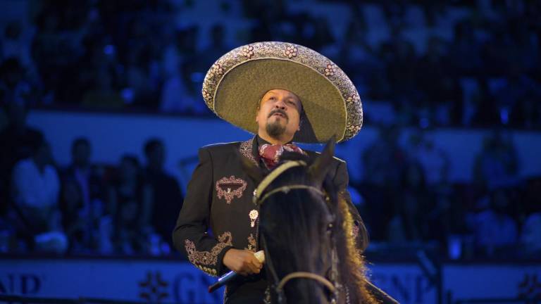 Pepe Aguilar recuerda a su papá, Antonio Aguilar con emotiva canción.